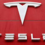 تم خداع طراز Y من Tesla للقيادة دون وجود أحد على عجلة القيادة تمكنت Consumer Reports من الدخول في وضع الطيار الآلي دون وجود شخص في مقعد السائق
